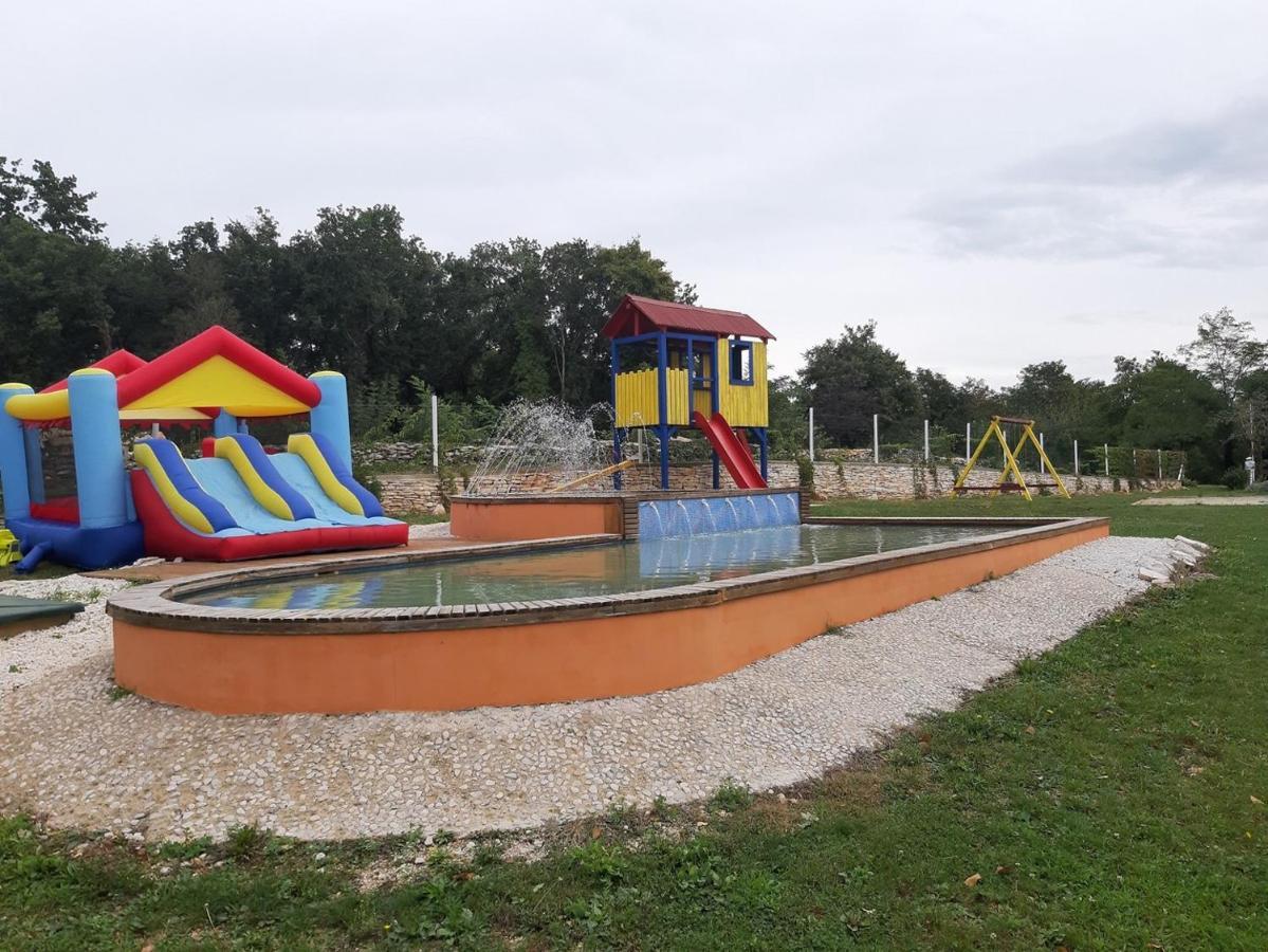 Holiday Park Village Jelovci Kringa Rom bilde